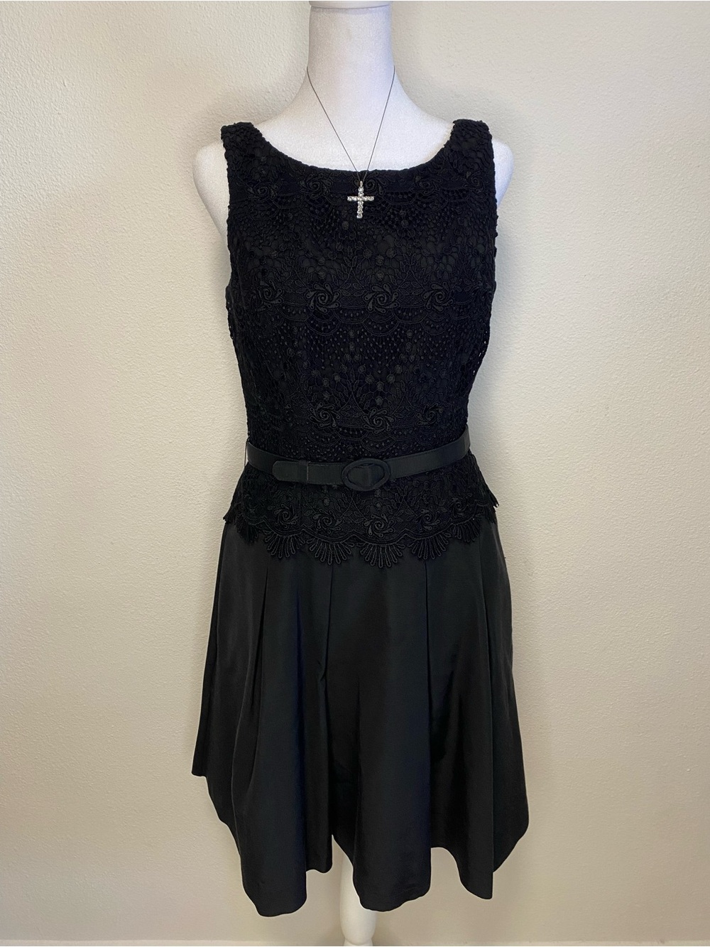 WHBM Sleeveless Black Lace Bodice Dress 6 Pleated Skirt Slim Belt Pockets Gothic